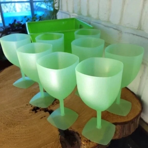 Set of 8 Frosted Plastic Outdoor Stemware - Picture 3 of 7